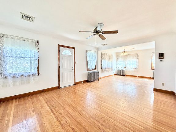 2nd image of 608 N Shabbona St