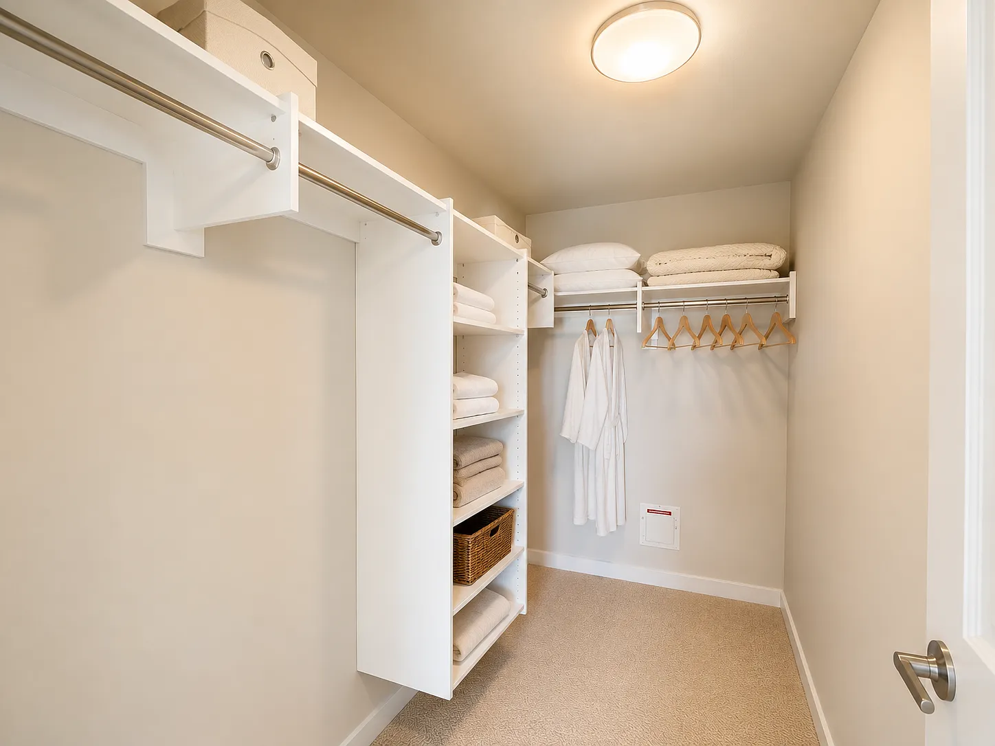 2 bed, 933 sqft, $4,700 — Photo 4