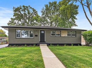671 W Saint Aubin Dr, Addison, IL 60101