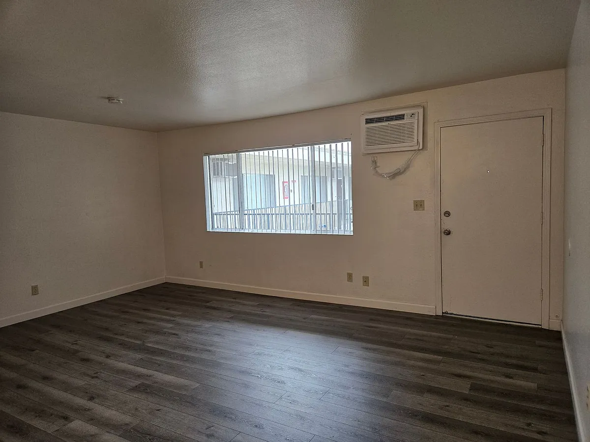 Building Photo - Cedarwood Apartments
