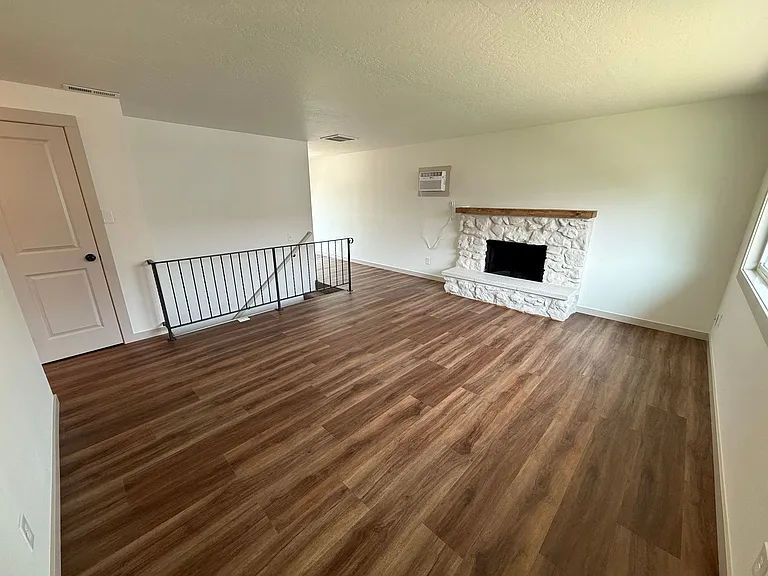 323 East Wabash Avenue — Photo 17