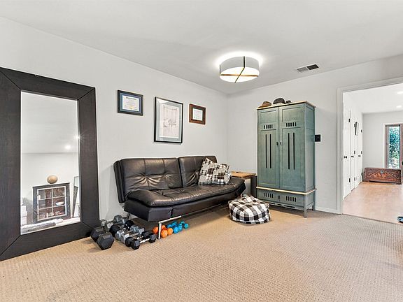 5th image of 3349 Solomon Ln
