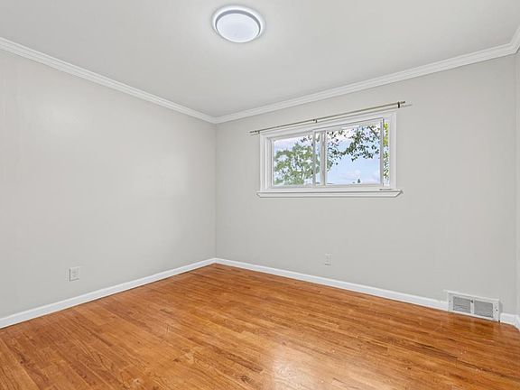5th image of 30507 Austin Dr