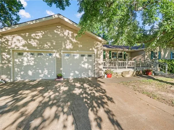 106 S Hazen St, Erie, KS 66733