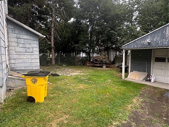 3rd image of 255 Lyon St