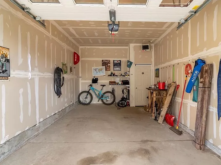 400 Cougar Gcr Ave #5 — Photo 8