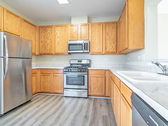 3rd image of 701 S Parkside Dr