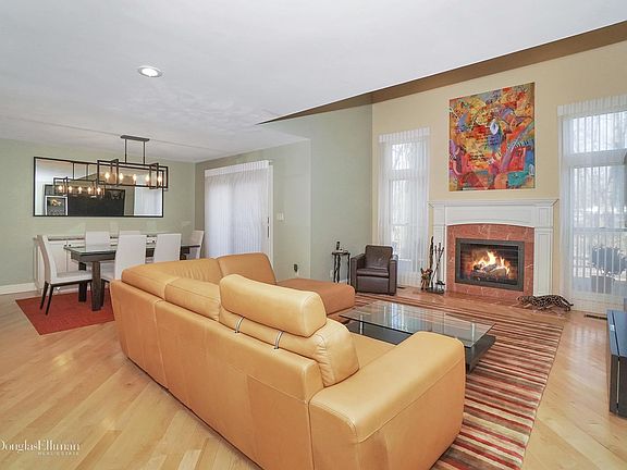 3rd image of 106 Estate Dr