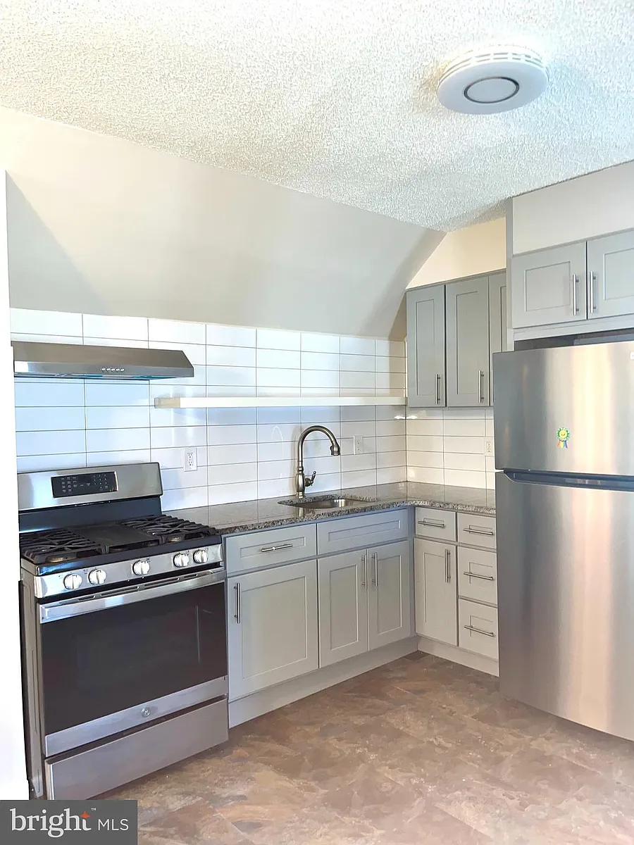 Building Photo - 108 Brookside Ave #2