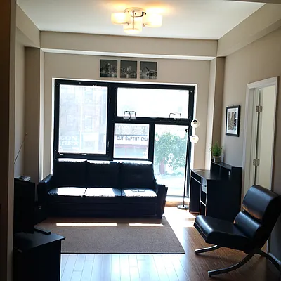 Rented by Uptown Property Group | media 33