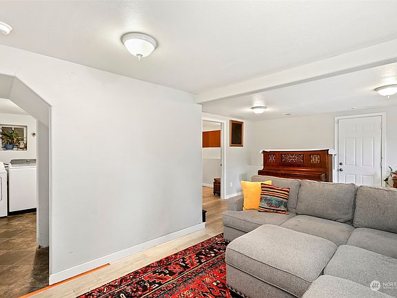 4th image of 4218 W M Street