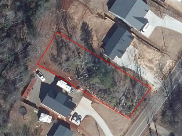 742 Tanner Rd, Taylors, SC 29687