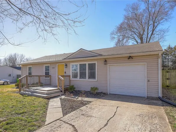 17226 Chula Vista Dr, Belton, MO 64012