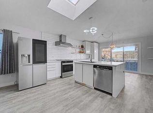 267 E Panamount Hl NW, Calgary, AB T3K 5M3
