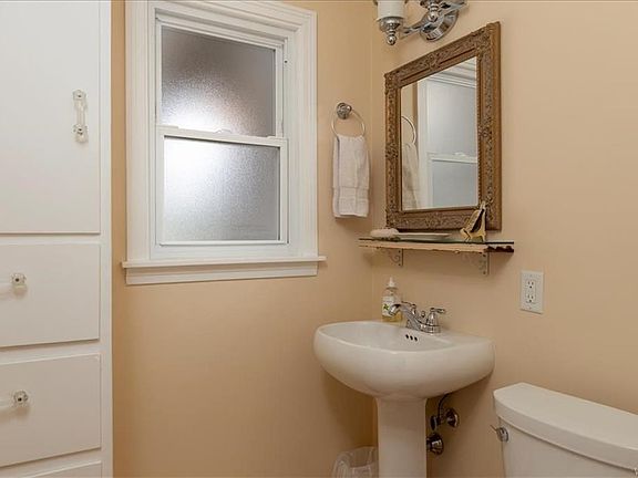 4th image of 170 Oakgrove Dr