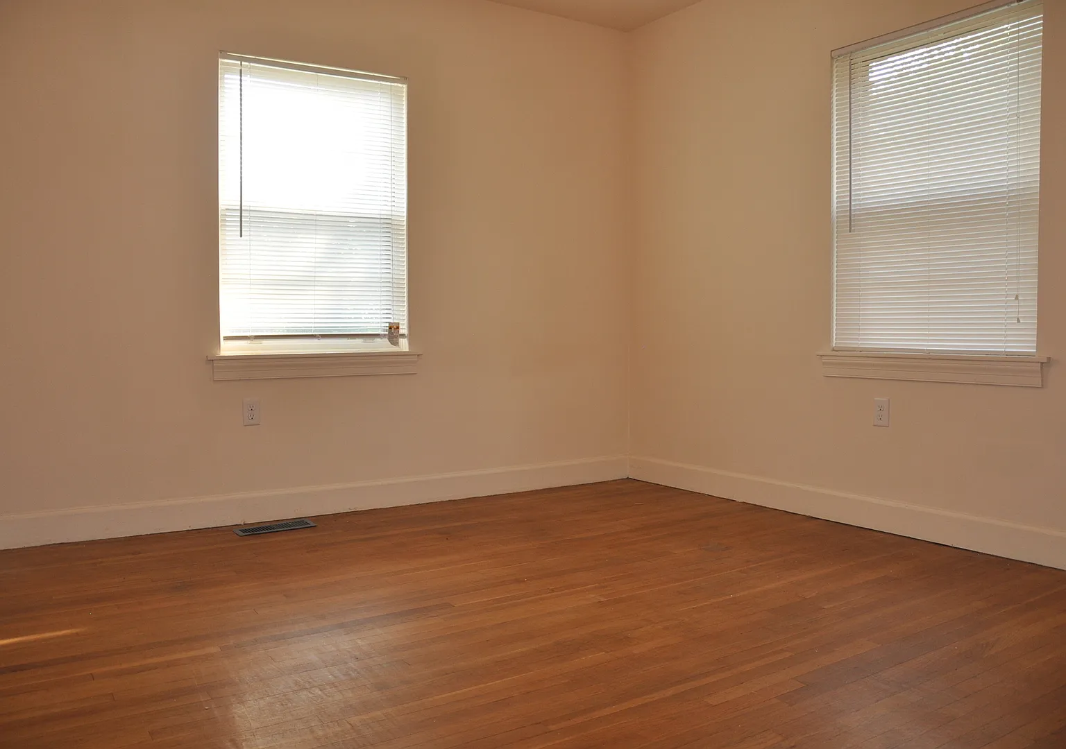 Pre-Leasing Now for the Fall Semester 2026 — Photo 4