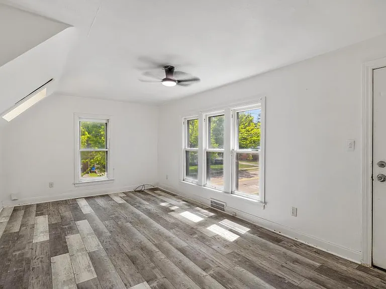 242 Crocker Blvd — Photo 25