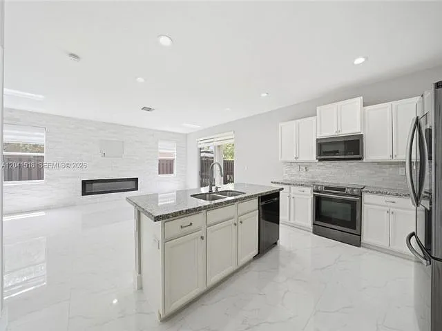 4107 NE 20th St — Photo 17