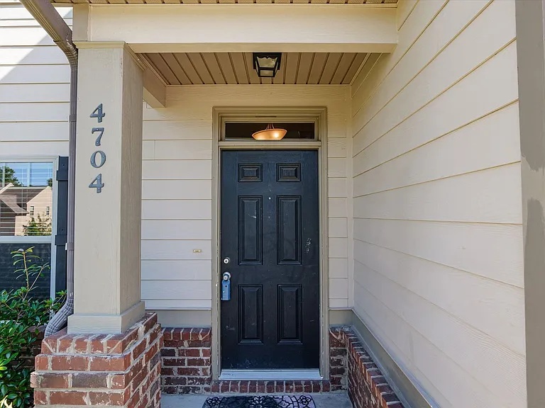 4704 Southwind Rd — Photo 4