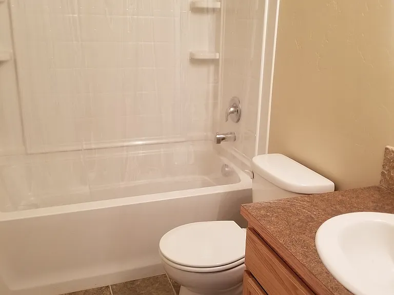 Spacious & Updated 3 bedrooms +large rec room 2 baths, landscaped — Photo 8