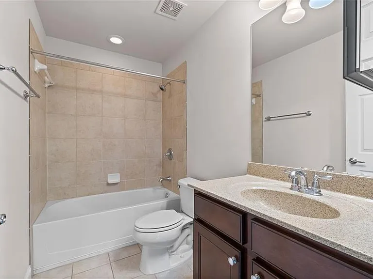 1034 E Paces Ln NE — Photo 29