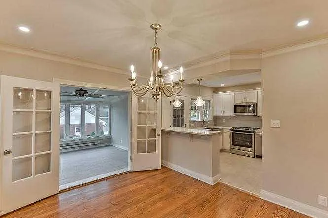 Building Photo - 2116 Village Dr