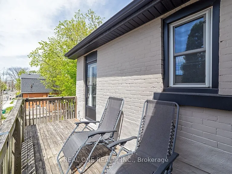 118 Queen St S #2 — Photo 6