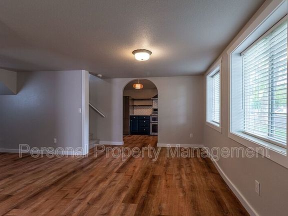 2nd image of 401 W McLoughlin Blvd
