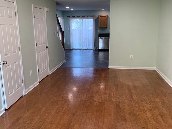 3rd image of 617 Hollowstone Rd