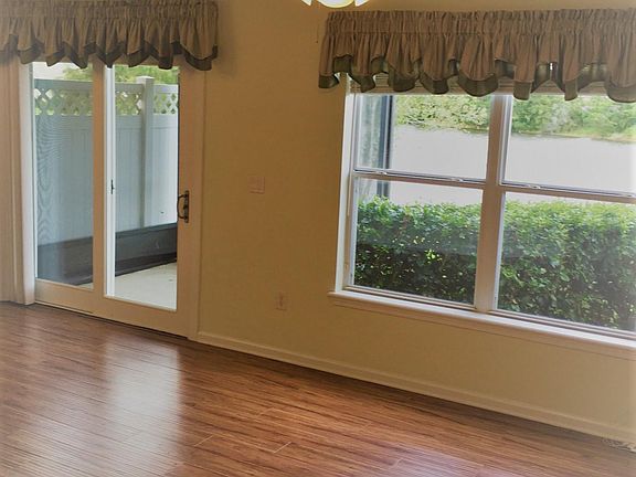 Living/dining area