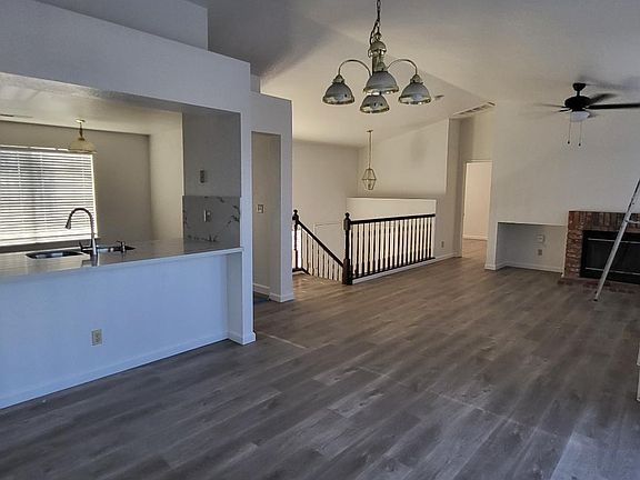 3rd image of 819 Cherry Hills Ct