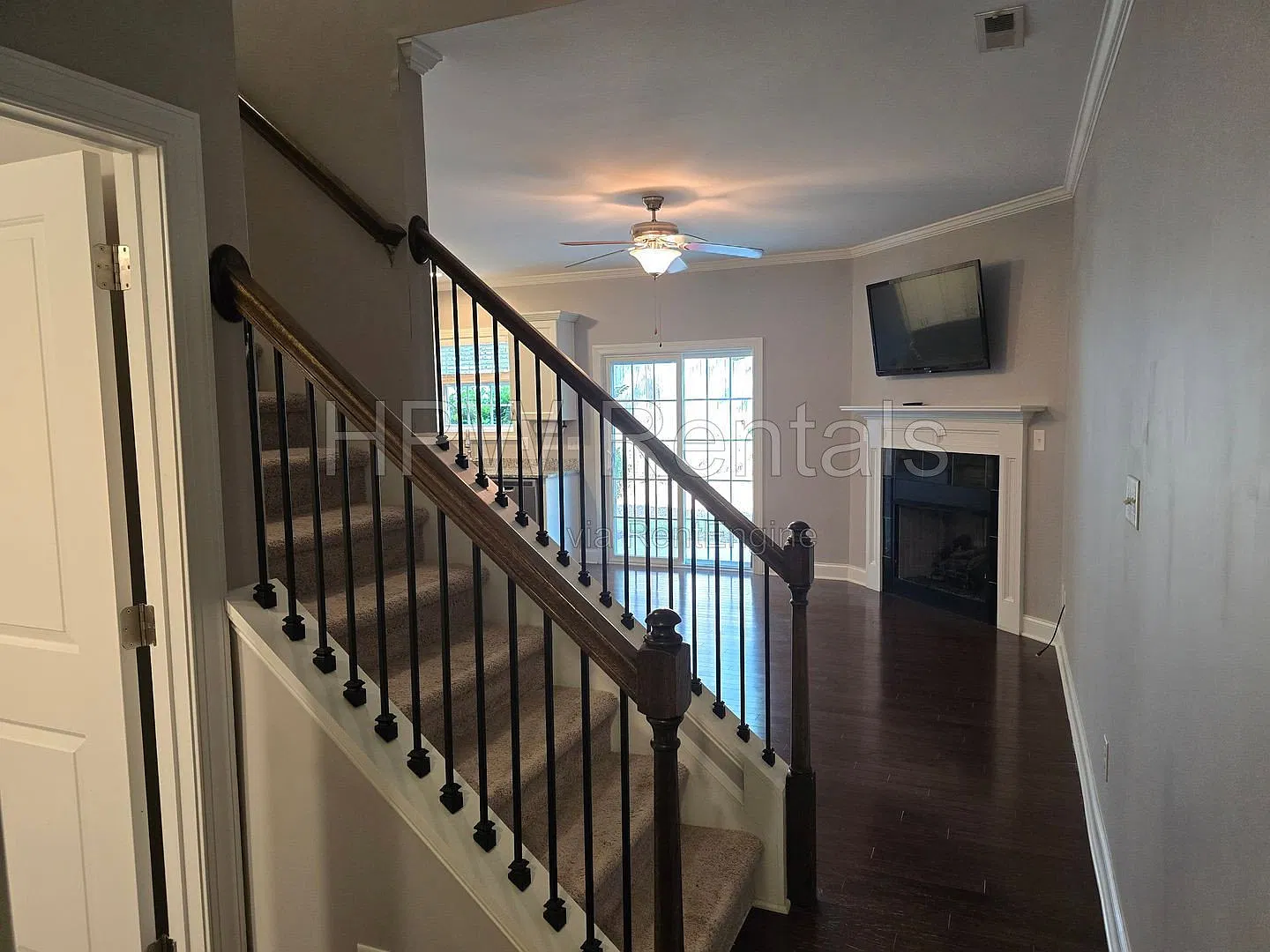 3 bed, 2.5 bath, 1500 sqft, $1,900 — Photo 2