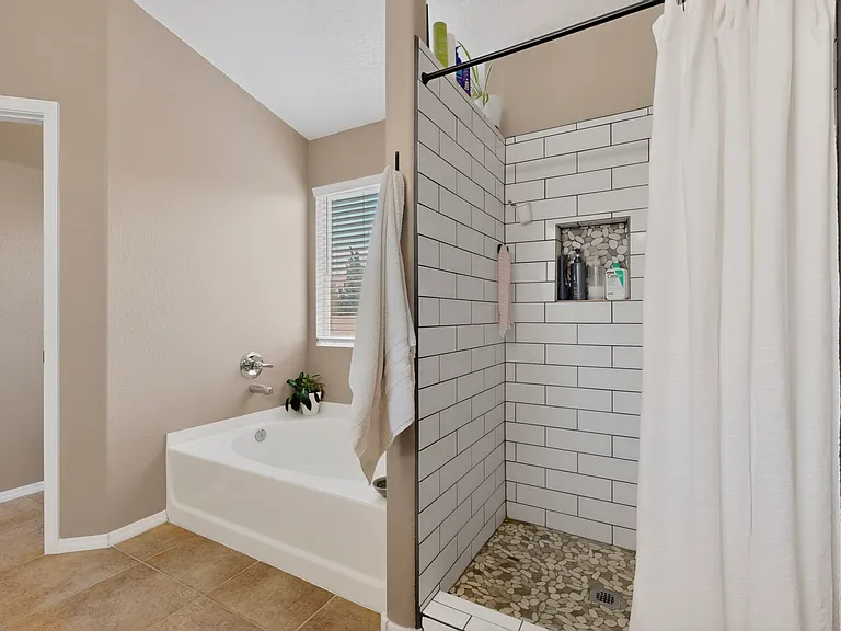6916 Tree Line Ave NW — Photo 28