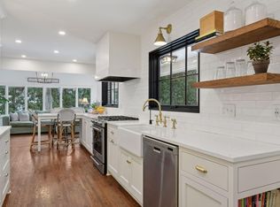 3840 Honeysuckle Rd, Deephaven, MN 55391