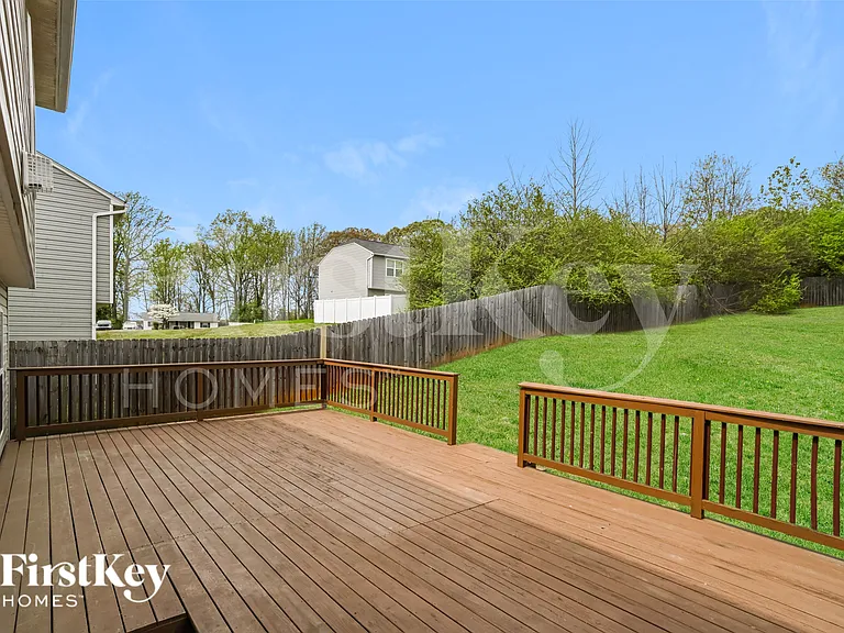 9017 Sharpes Cir — Photo 15