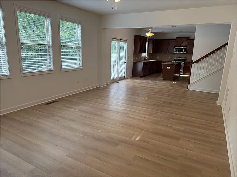 325 Cranbrooke Cir — Photo 7