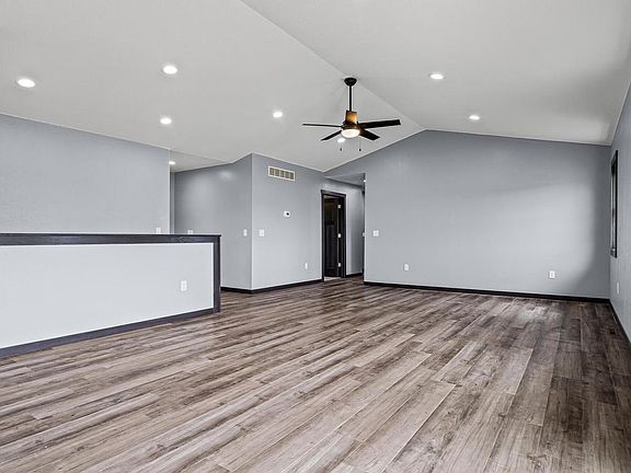 5th image of 1212 Leo DRIVE