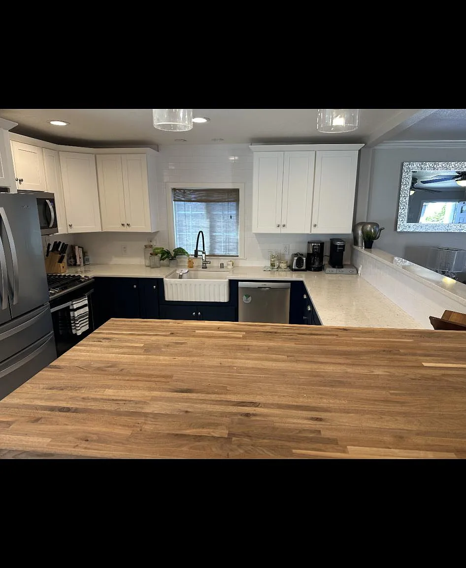 4 bed, $3,000 — Photo 1