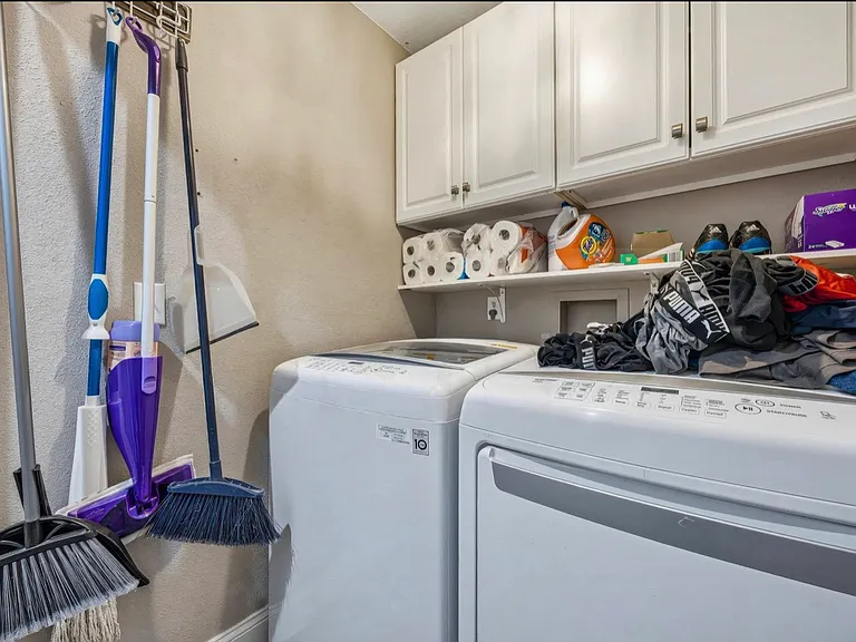 8575 Torwoodlee Ct — Photo 24