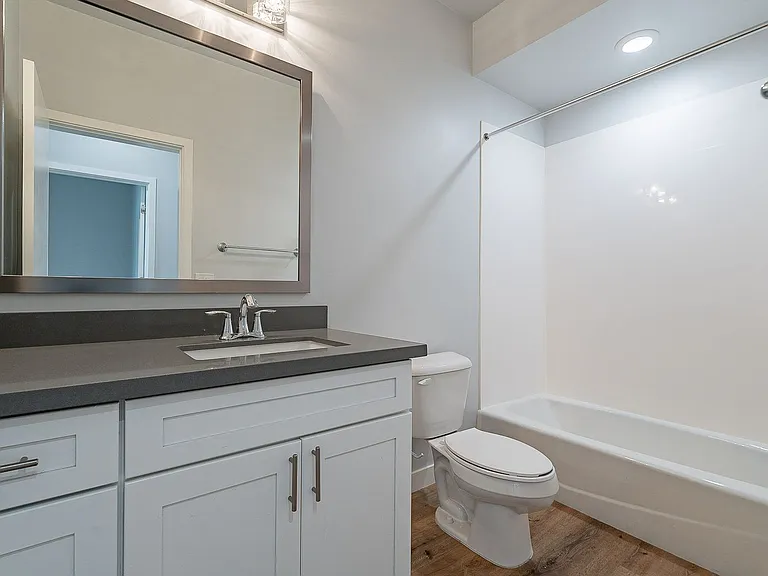 1645 E Cheery Lynn Rd — Photo 27