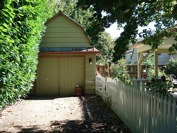 5th image of 237 NW 9th St