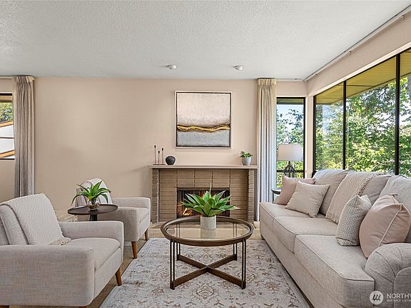 4th image of 17326 NE 18th Place