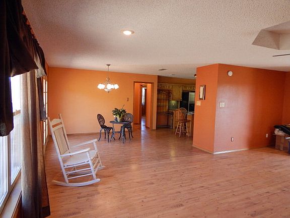 2nd image of 803 E Avenue J