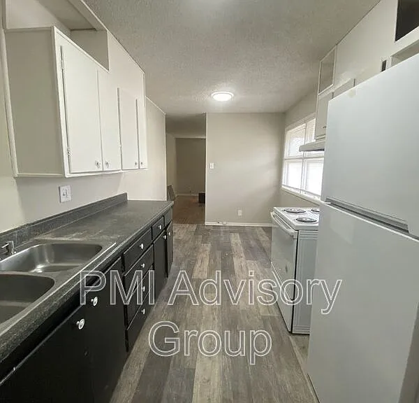 409 SE 34th St — Photo 5