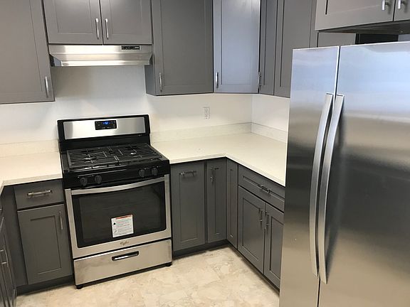 3rd image of 221 Lexington St