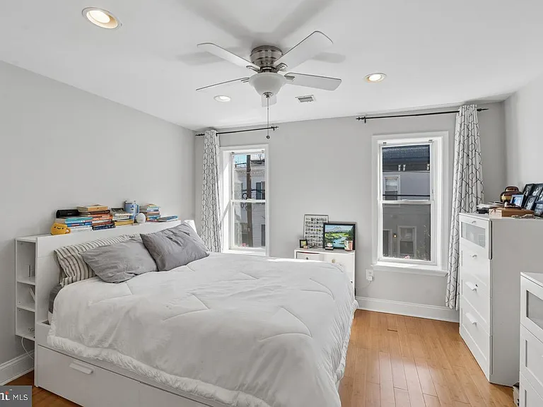 2139 Montrose St — Photo 16