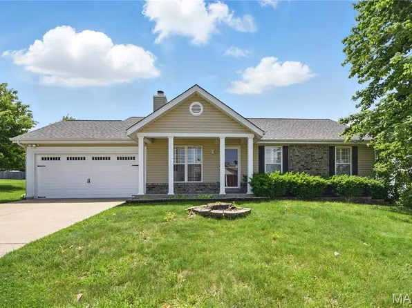 235 Briar Valley Ct S, Saint Peters, MO 63304