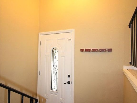 3rd image of 2811 Briarwood Ct N