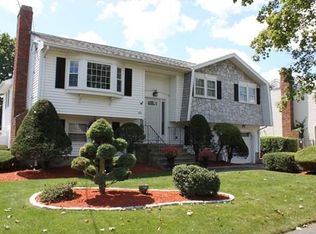 43 Castle Cir, Peabody, MA 01960