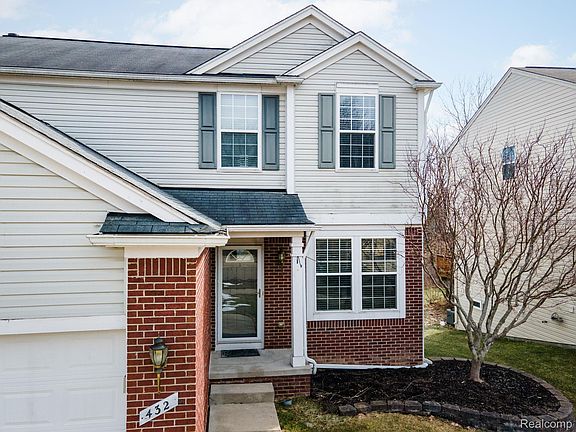 3rd image of 432 Otter Run Rd